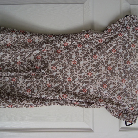 Ann Taylor Loft lined, sleeveless top, size 2P - Picture 4 of 6